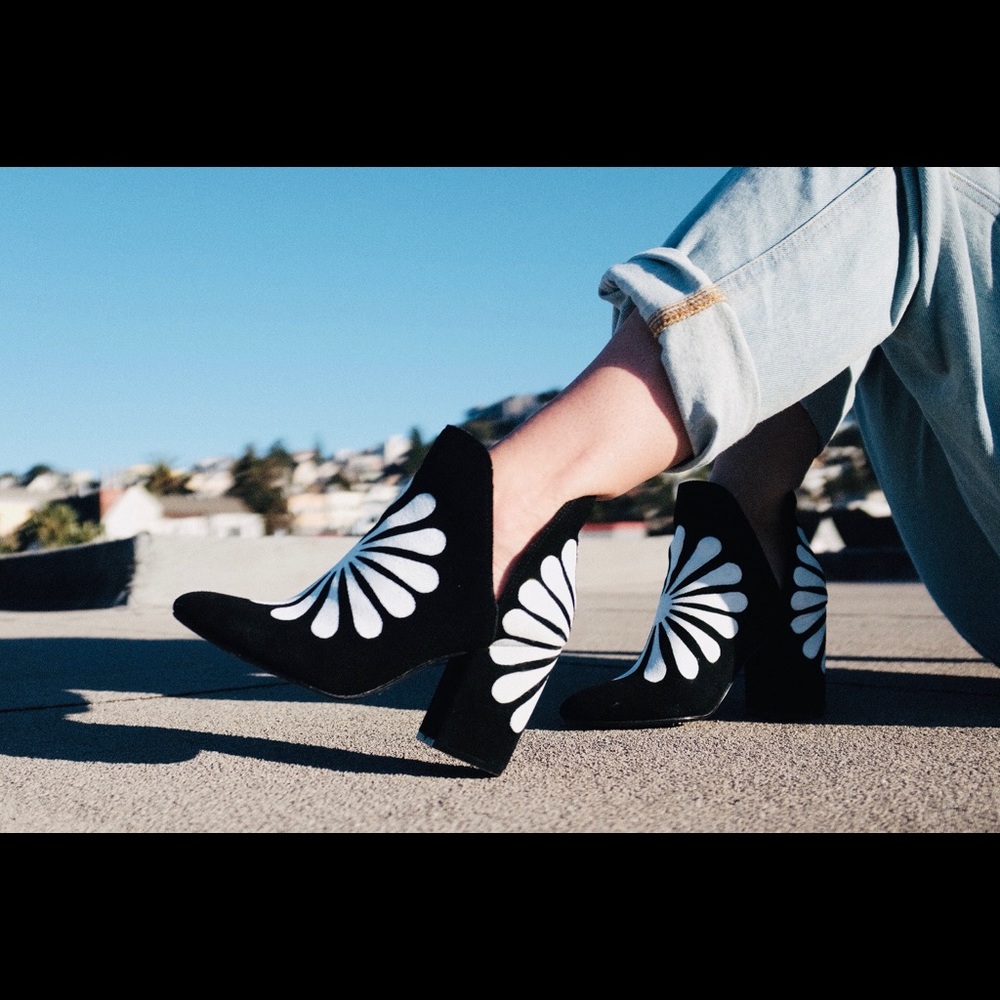 Daisy flower painted suede booties - Picture 2 of 3